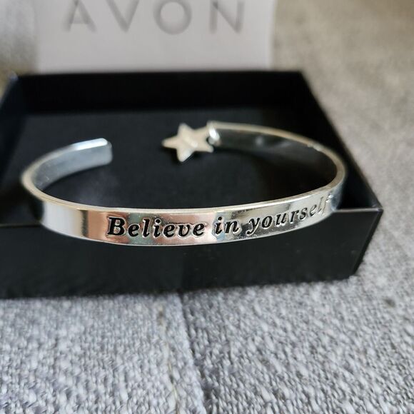 Avon Silvertone My Truth Star Charm Bracelet Vintage 2015 NIB‎ - Picture 2 of 7